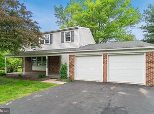 867 Laurel Ln, Harleysville, PA 19438
