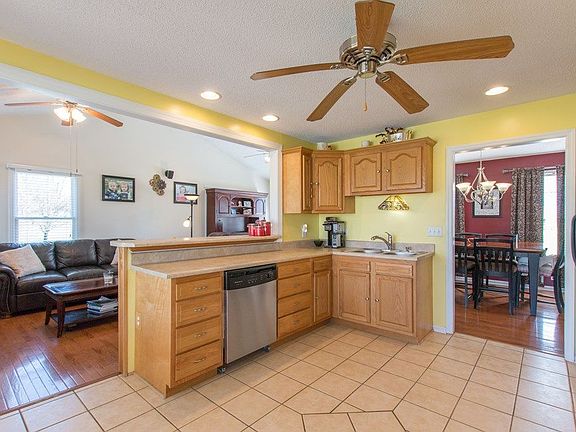 3rd image of 15379 Woodstone Cir
