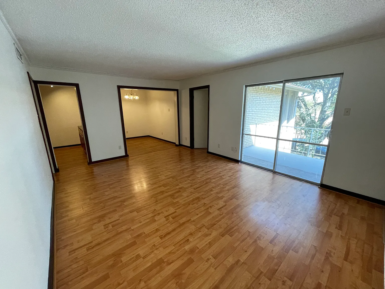 3 bed, 1304 sqft, $2,100 — Photo 3