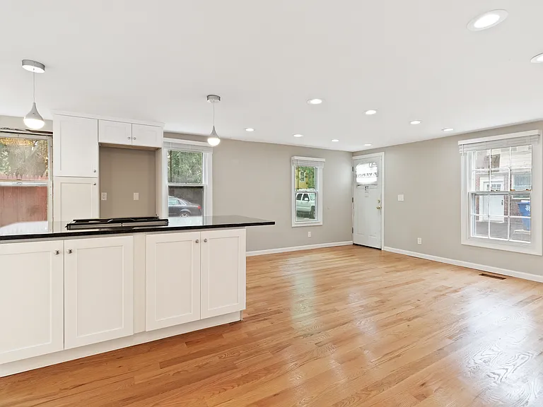 601 Chapel St #B — Photo 11