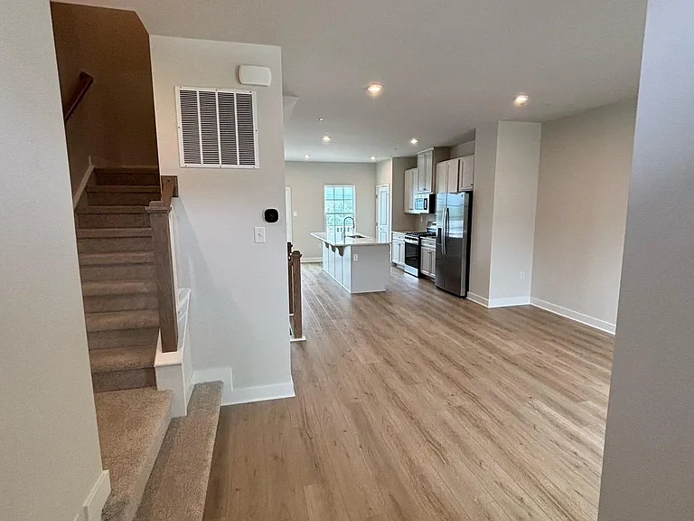 2620 Tisbury Ln — Photo 2