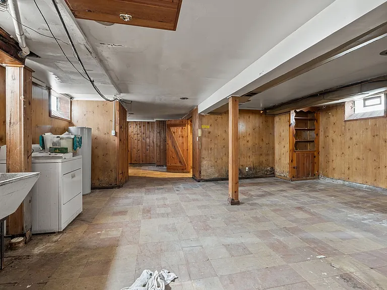 9022 Northlawn St — Photo 16