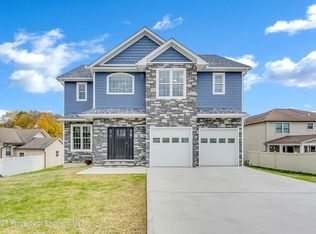 11 Riverview Dr, Jessup, PA 18434