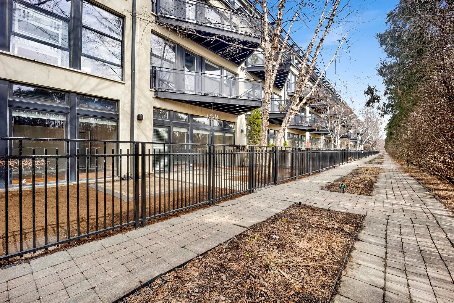 1071 W 15th St Unit 109 photo 1