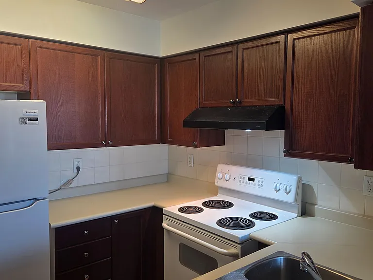 23 Oneida Cres #907 — Photo 11