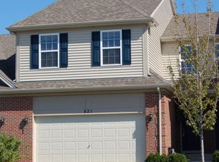 821 Oak Hollow Rd, Crystal Lake, IL 60014