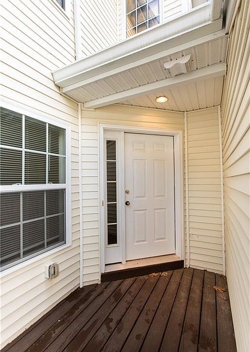 1st image of 20 Silver Pines Blvd