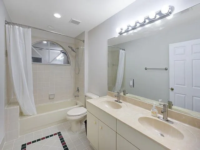 4 bed, 2.5 bath, $5,000 — Photo 4