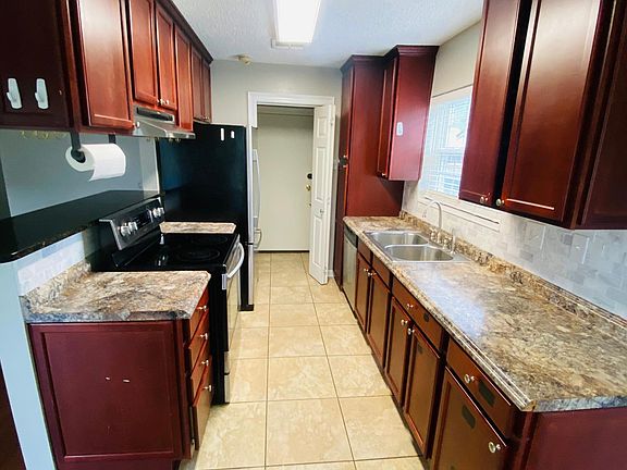 4th image of 200 Chaumont Dr