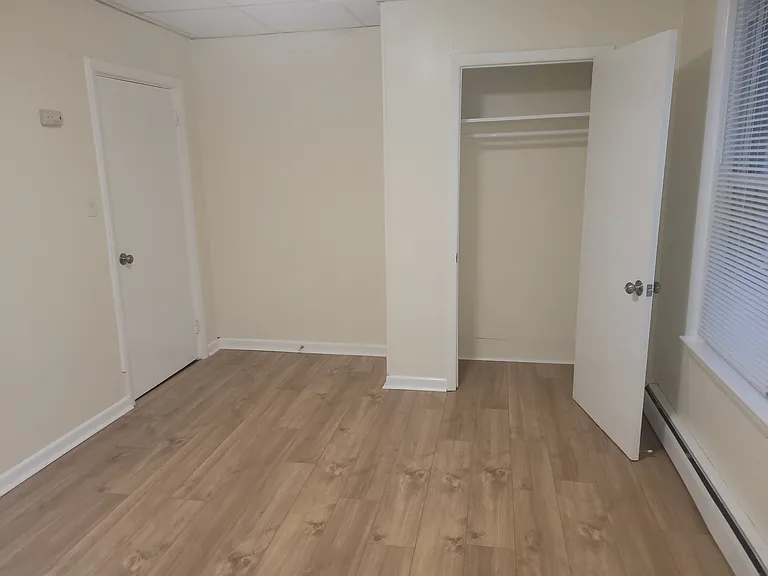 182 Pleasant St — Photo 16