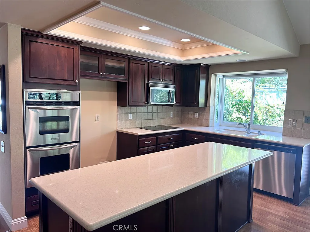 3 bed, 1988 sqft, $5,550 — Photo 4