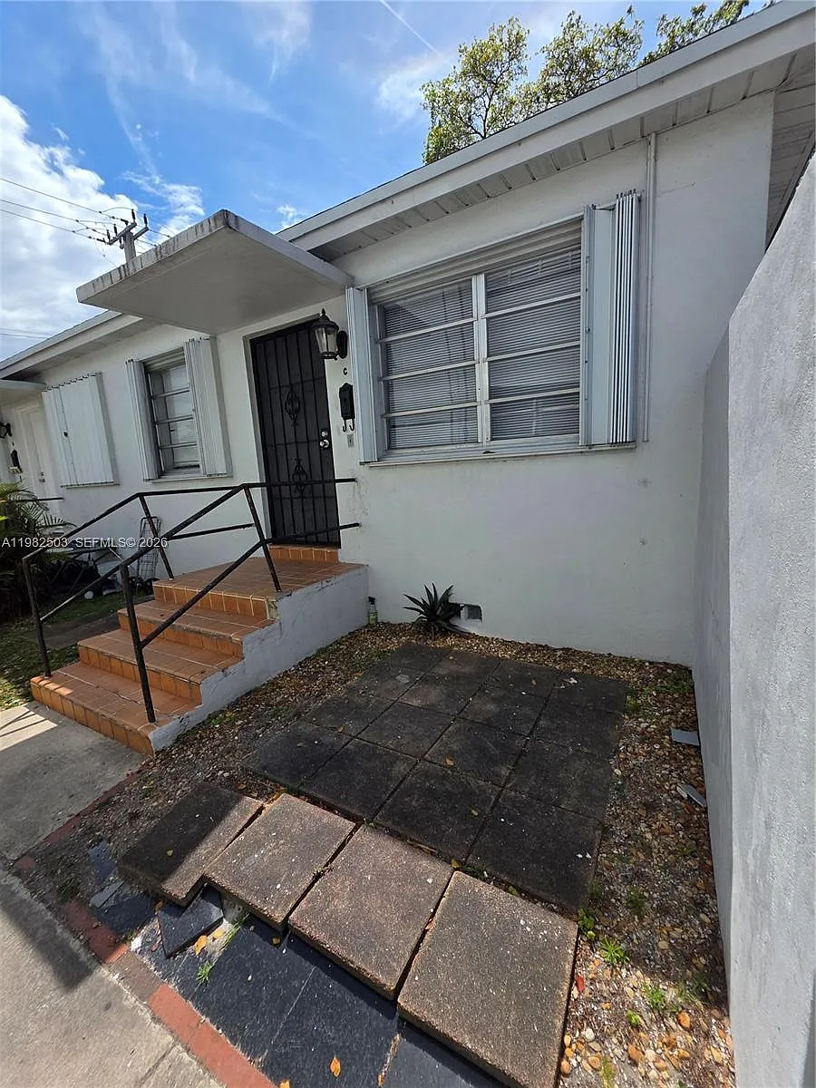 Building Photo - 57 Esplanade Dr #C