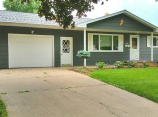 441 Paul Ct, Combined Locks, WI 54113