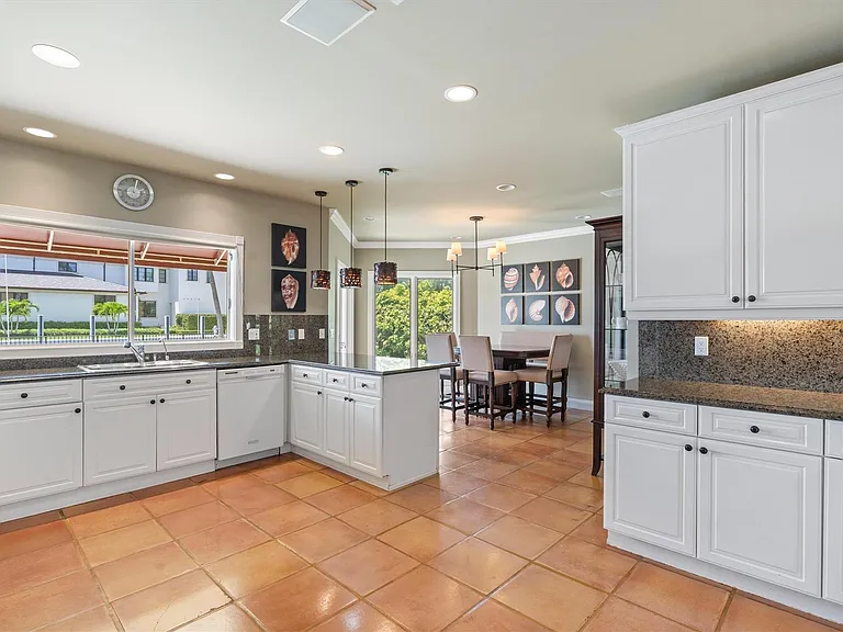 703 Royal Plaza Dr — Photo 5