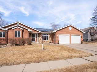 447 16th St SE, Le Mars, IA 51031
