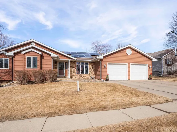 447 16th St SE, Le Mars, IA 51031