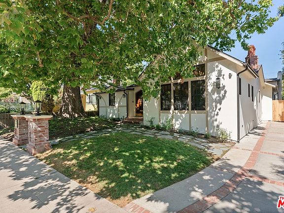 3rd image of 224 N Bowling Green Way