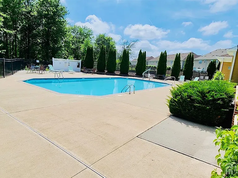 548 E Celebration Way — Photo 30
