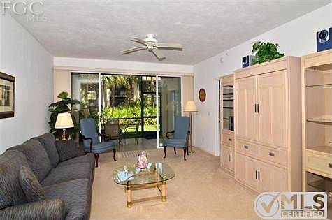 Great room with comfortable seating for 7