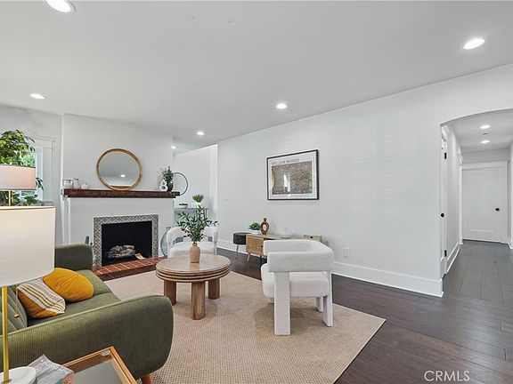 5th image of 2111 S Bronson Ave