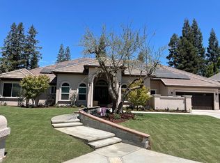 982 E Essex Dr, Fresno, CA 93720