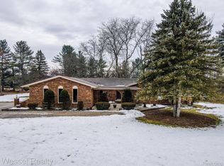 8824 Hough Rd, Almont, MI 48003