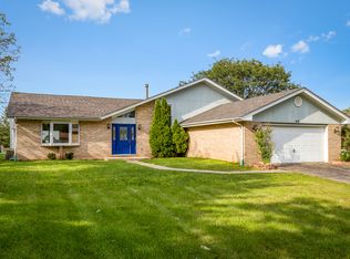 1870 Bolson Dr, Downers Grove, IL 60516