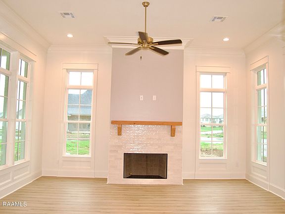 2nd image of 302 Oceans Blvd
