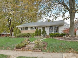 N72W6126 Appletree Ln, Cedarburg, WI 53012