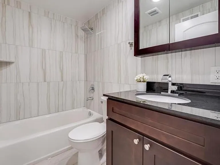 25 Saint Pauls Ave #1A — Photo 13