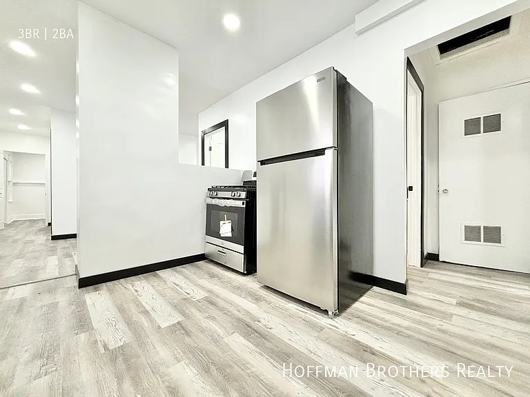 1518 W 11th Pl #1/2 — Photo 3