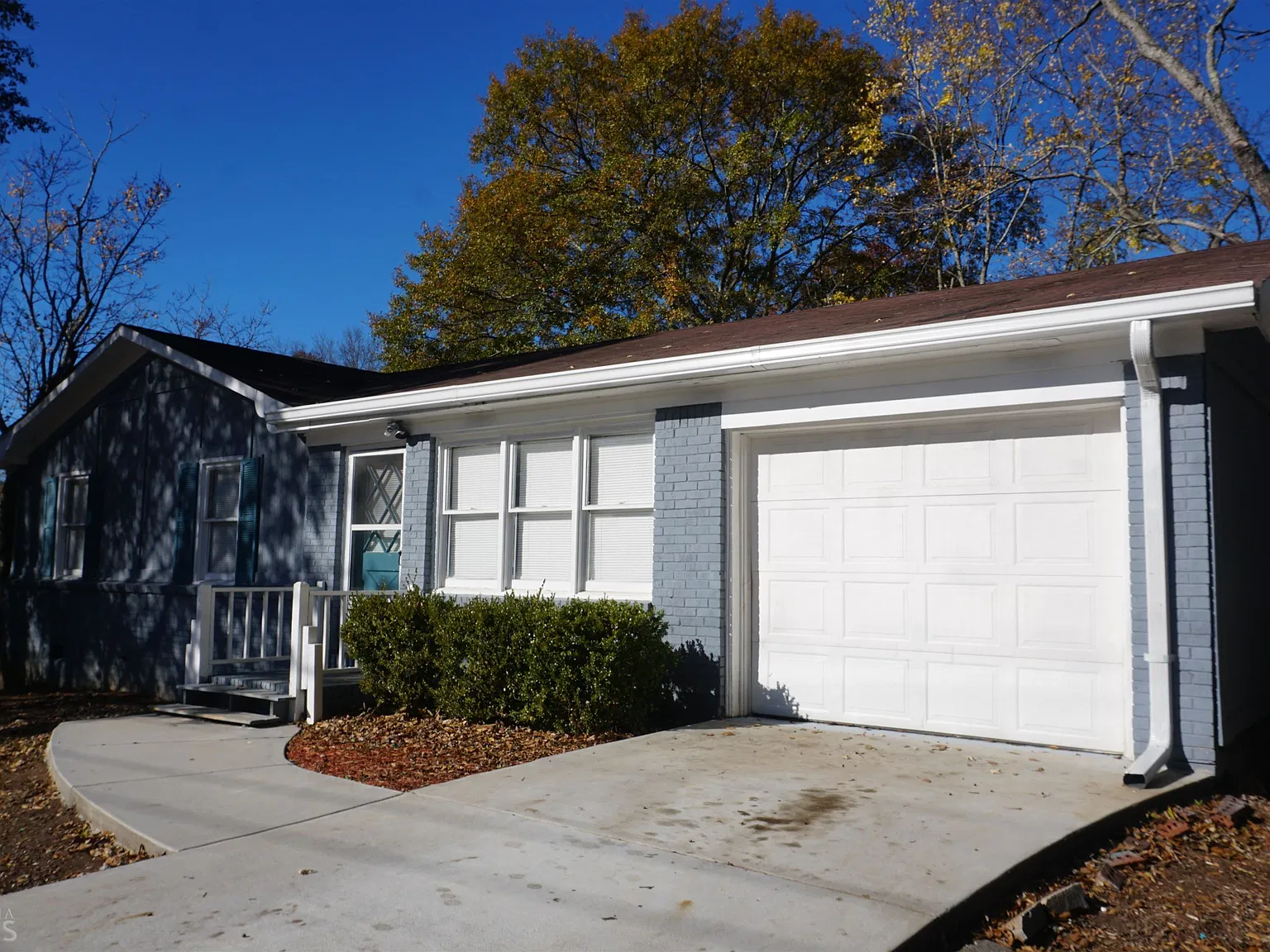 3 bed, 1.5 bath, 1107 sqft, $1,495 — Photo 3