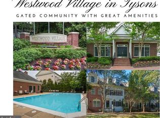 8850 Ashgrove House Ln APT 201, Vienna, VA 22182