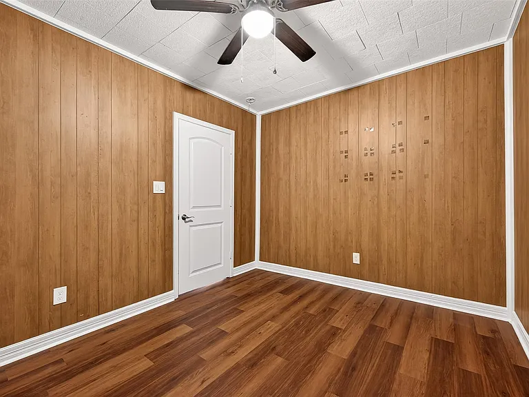 8111 Main St — Photo 27