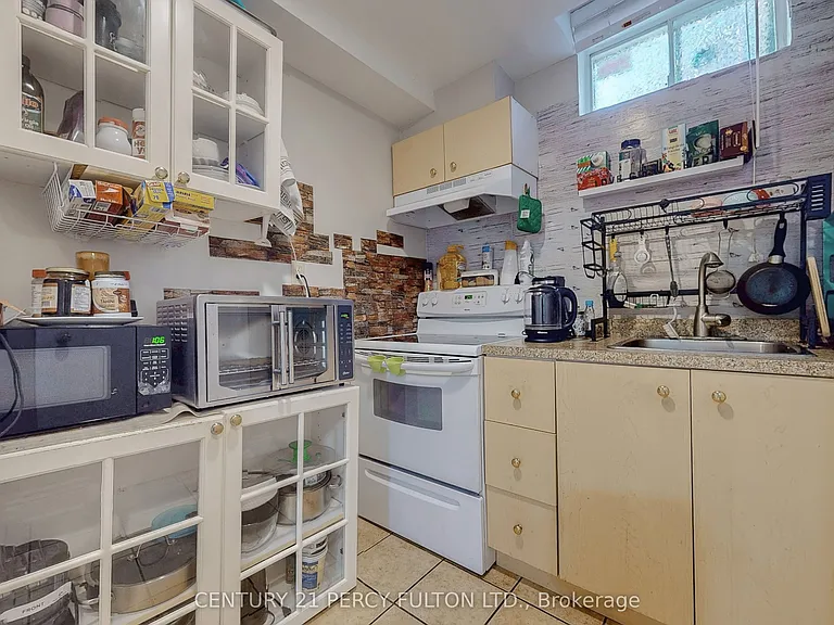 158 Holm Cres #BSMNT — Photo 7