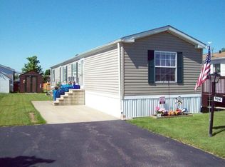 904 Hollywood Dr, Lockport, NY 14094