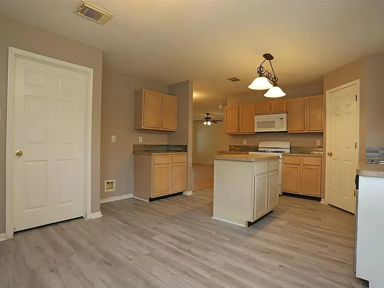 7518 Drifting Willow Ct — Photo 9