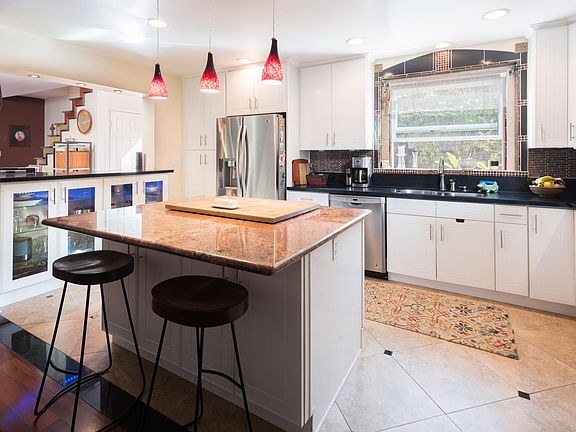 Oversize kitchen island
