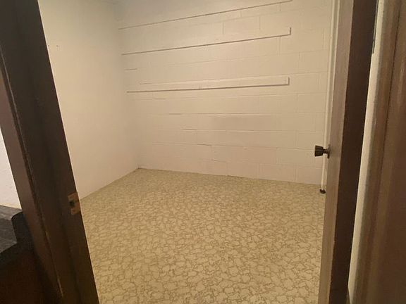3rd image of 953 Foster Dr APT 2