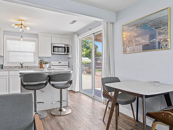 4th image of 1107 Acacia Ave