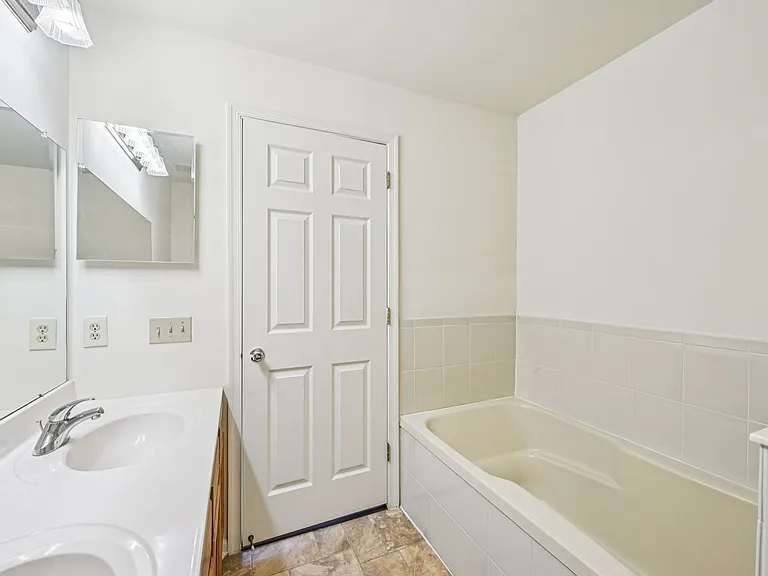 Spring Creek Apartments — Photo 40