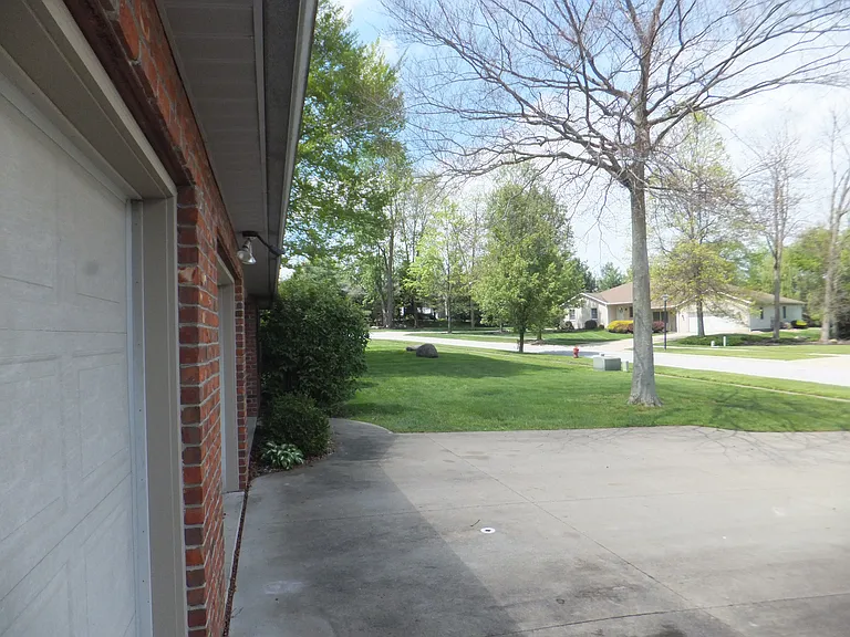 496 Pheasant Run — Photo 16
