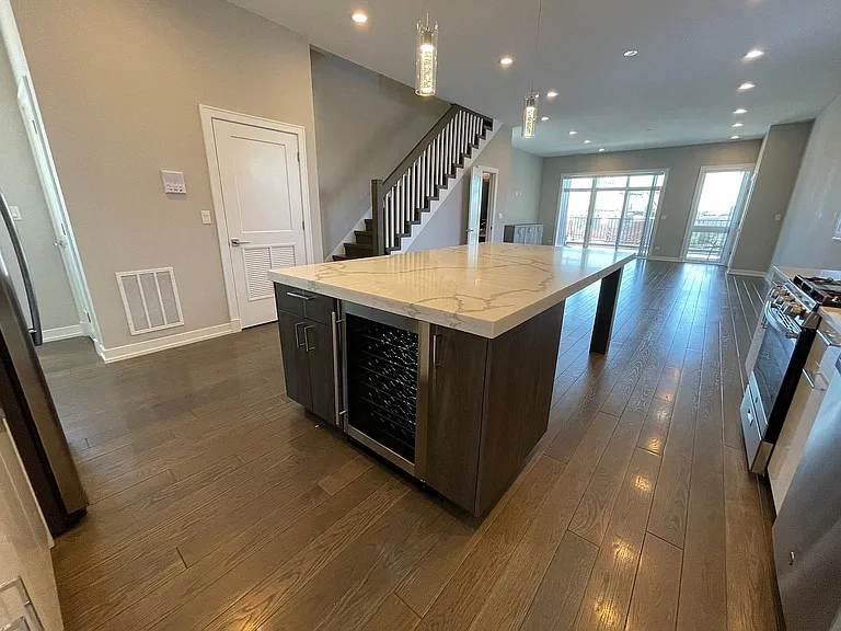 458 N Noble St #3W — Photo 9