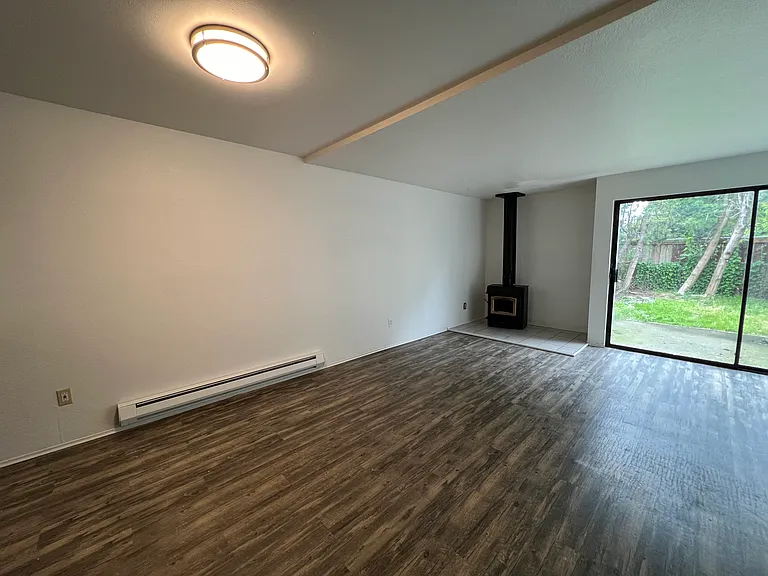 15719 Admiralty Way #B — Photo 7
