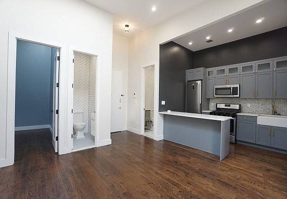 3rd image of 22 Belvedere St #3B