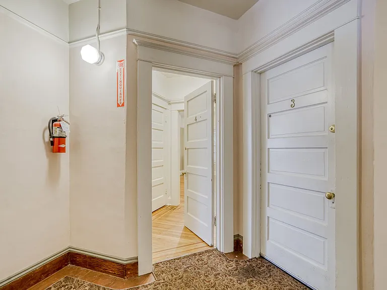 Victorian Apartments — Photo 25