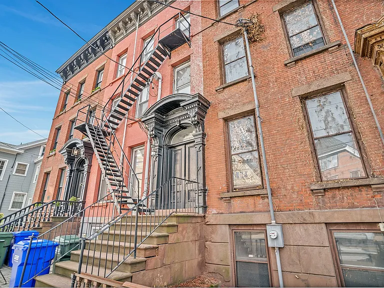42 Trumbull St — Photo 6