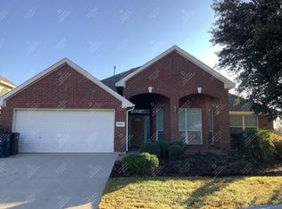 9000 Foxwood Dr, Fort Worth, TX 76244