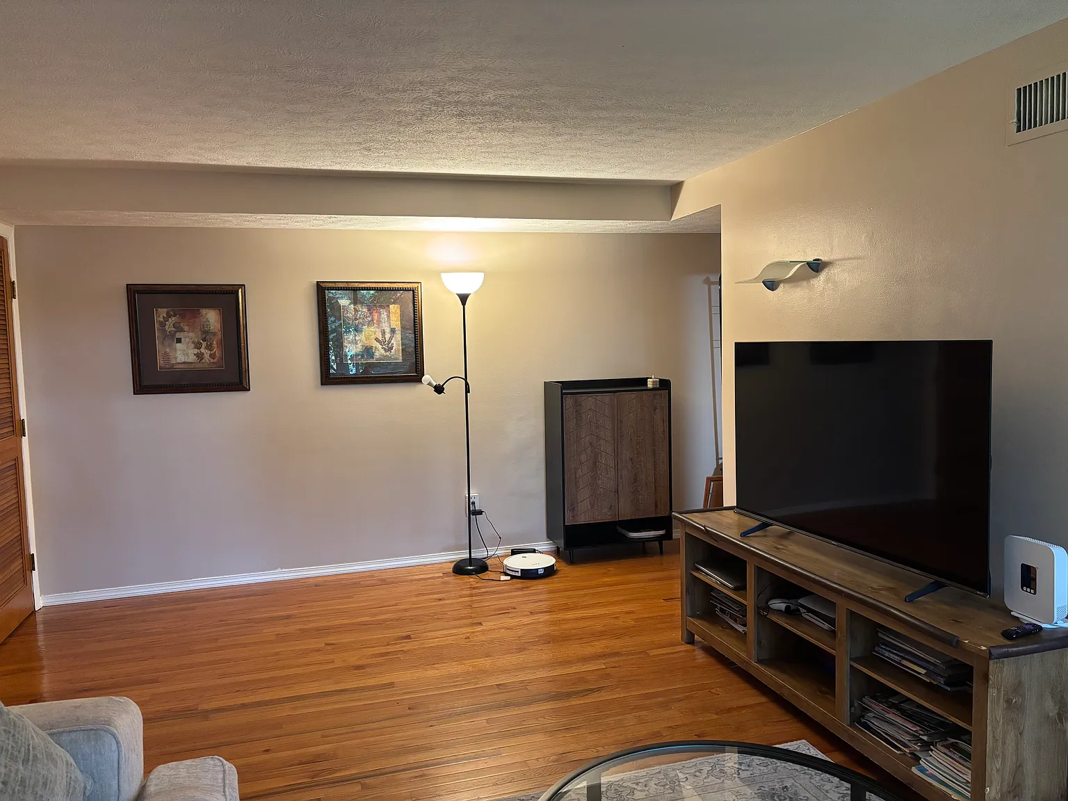 3 bed, 1080 sqft, $2,200 — Photo 4