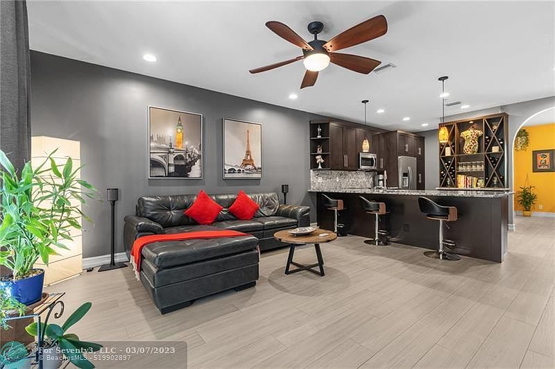 1st image of 2311 NE 9th Ave #2311
